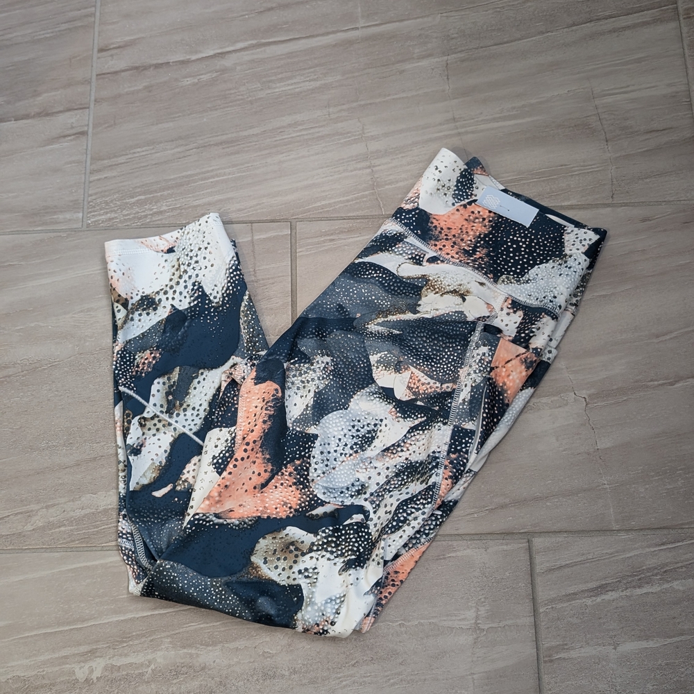 Abstract Patterned Leggings - Picture 10 of 11